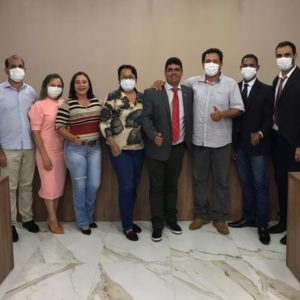 A Prefeita de Monte Santo do Tocantins Enfermeira Nezita, esteve presente na solenidade de posse da nova Mesa diretora da Câmara Municipal, o novo Presidente Vereador Wilker Goiano, tomou posse sob o discurso de contribuir e somar com o desenvolvimento do Municipío.