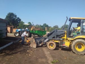 A Prefeitura de Monte Santo do Tocantins através da  Secretaria Municipal de a Obras e Serviços Públicos está realizando a  limpeza das vias em Monte Santo e no Distrito de Campina Verde, com  roçagem, retirada de galhadas e limpeza de terrenos.