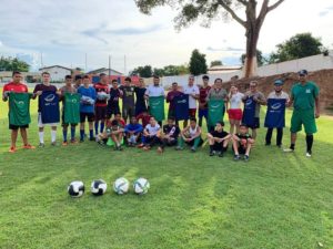 A  Prefeitura de Monte Santo do Tocantins foi contemplada no dia de hoje  com uma doação de coletes para treinos de Futebol, na ocasião a Prefeita  Municipal junto com a equipe do Esporte receberam os itens do Dentista  Dr. Eldon Myller e do Munícipe Rogério Rezende.