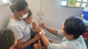 A  Prefeita de Monte Santo do Tocantins Enfermeira Nezita participou na  manhã de hoje 26/04 da Vacinação contra Influenza e Sarampo.