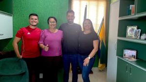 A  Prefeita de Monte Santo do Tocantins, Enfermeira Nezita recebeu em seu  Gabinete a Secretária Municipal de Educação Carla Patricia acompanhada  dos Professores, Rodrigo e Lucas para debaterem a respeito da  participação do Município nos JET’s .É a primeira vez que Monte  Santo participa dos jogos Escolares Estaduais, e a única cidade que irá  participar com uma escola Municipal.