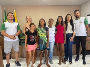 A  Prefeitura de Monte Santo do Tocantins através da Secretaria Municipal  de Educação realizou a entrega dos uniformes para os alunos que irão  participar do Jets em Paraíso.