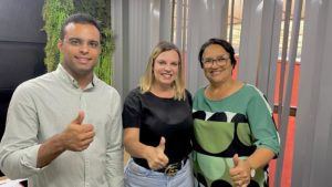 A  Prefeita de Monte Santo Enfermeira Nezita acompanhada do chefe de  Gabinete João Pedro Avila, estiveram na tarde de hoje em visita ao  gabinete da Deputada Claudia Lélis.