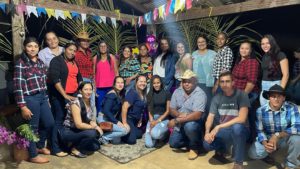 E ontem noite cultural foi por conta da Escola São João no assentamento da grota de pedra.Festa  linda e muito bem organizada com a participação da comunidade e  presença dos Vereadores Ronilson, Suely Medrado e Luciana Dias.