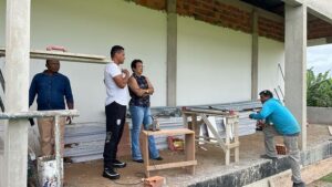 A Prefeita de Monte Santo Enfermeira Nezita esteve acompanhando as obras em execução no Município, dentre elas, o projeto do Campo de Futebol Benição, a Praça de lazer em frente ao paço municipal e os pontos de ônibus.