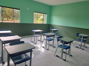 A Prefeitura de Monte Santo através da Secretaria Municipal de Educação com o apoio e suporte da Secretaria de Obras realizaram no dia de ontem a mudança dos mobiliários e equipamentos para a nova Escola Municipal São João do PA Grota de Pedra.