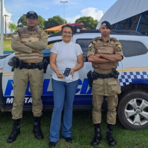 Na tarde desta quarta 01/03 a Prefeita Municipal Enfermeira Nezita fez a entrega de um aparelho celular que será utilizado pelo destacamento da Polícia Militar do Município.