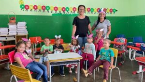 A Prefeita de Monte Santo do Tocantins Enfermeira Nezita, realizou na manhã de hoje 19/04 a entrega de uniforme escolares para os alunos da rede Municipal de Educação.
