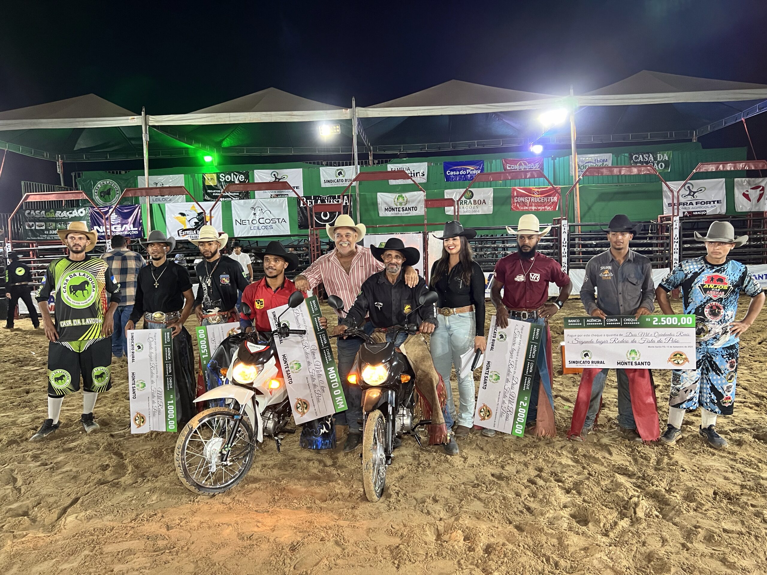 Quarto dia da Festa do Peão de Monte Santo tem torneio de truco, final do rodeio e grandes shows